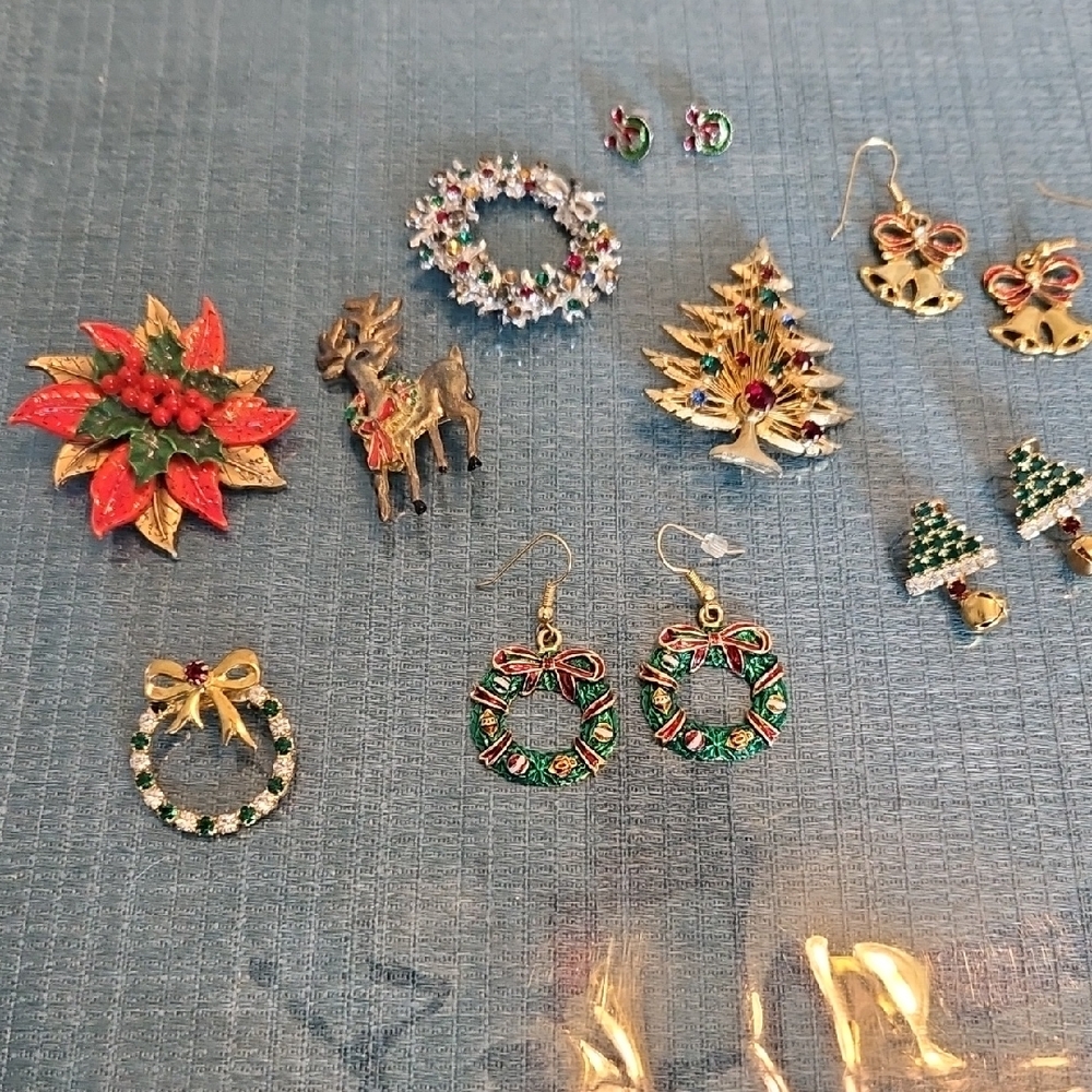 Festive Holiday Brooch Set - Gold, Red, Green